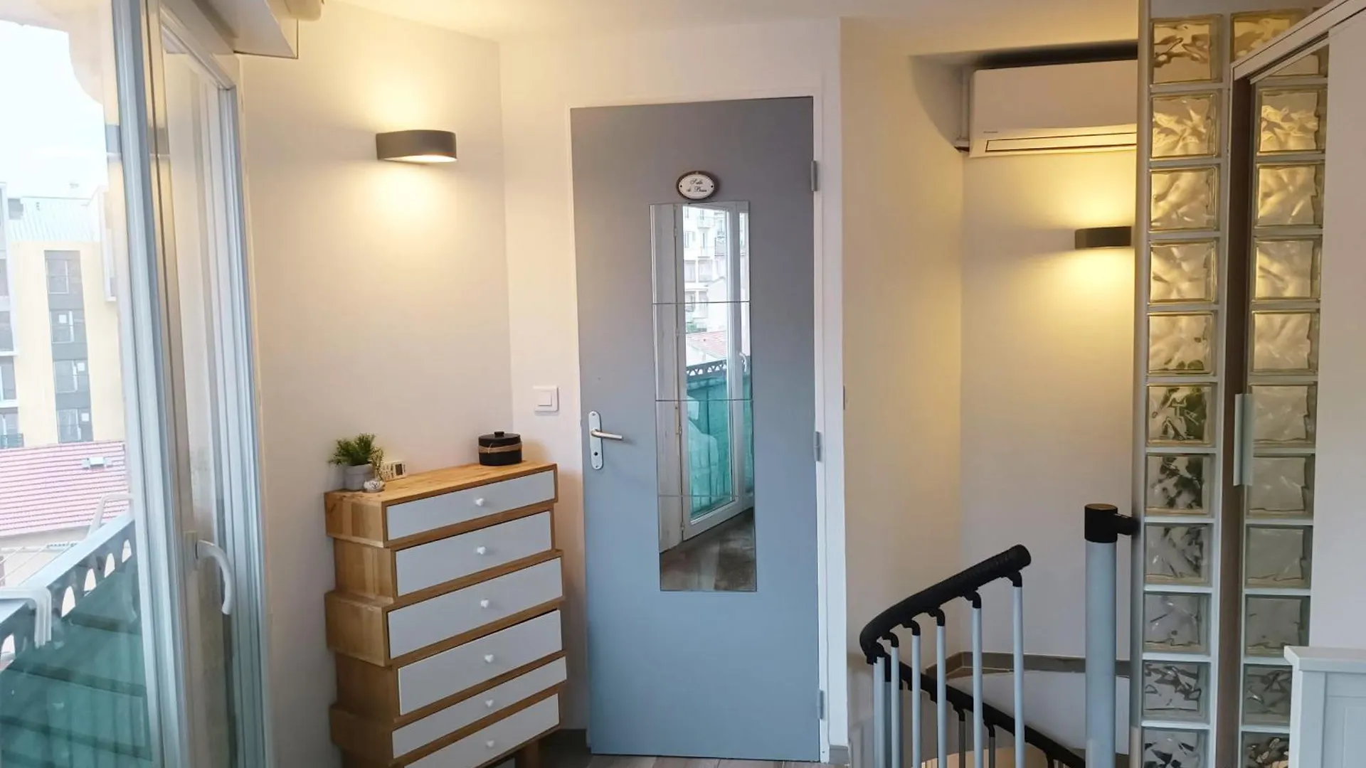 Charming T2 With Wifi Near City Center Nice