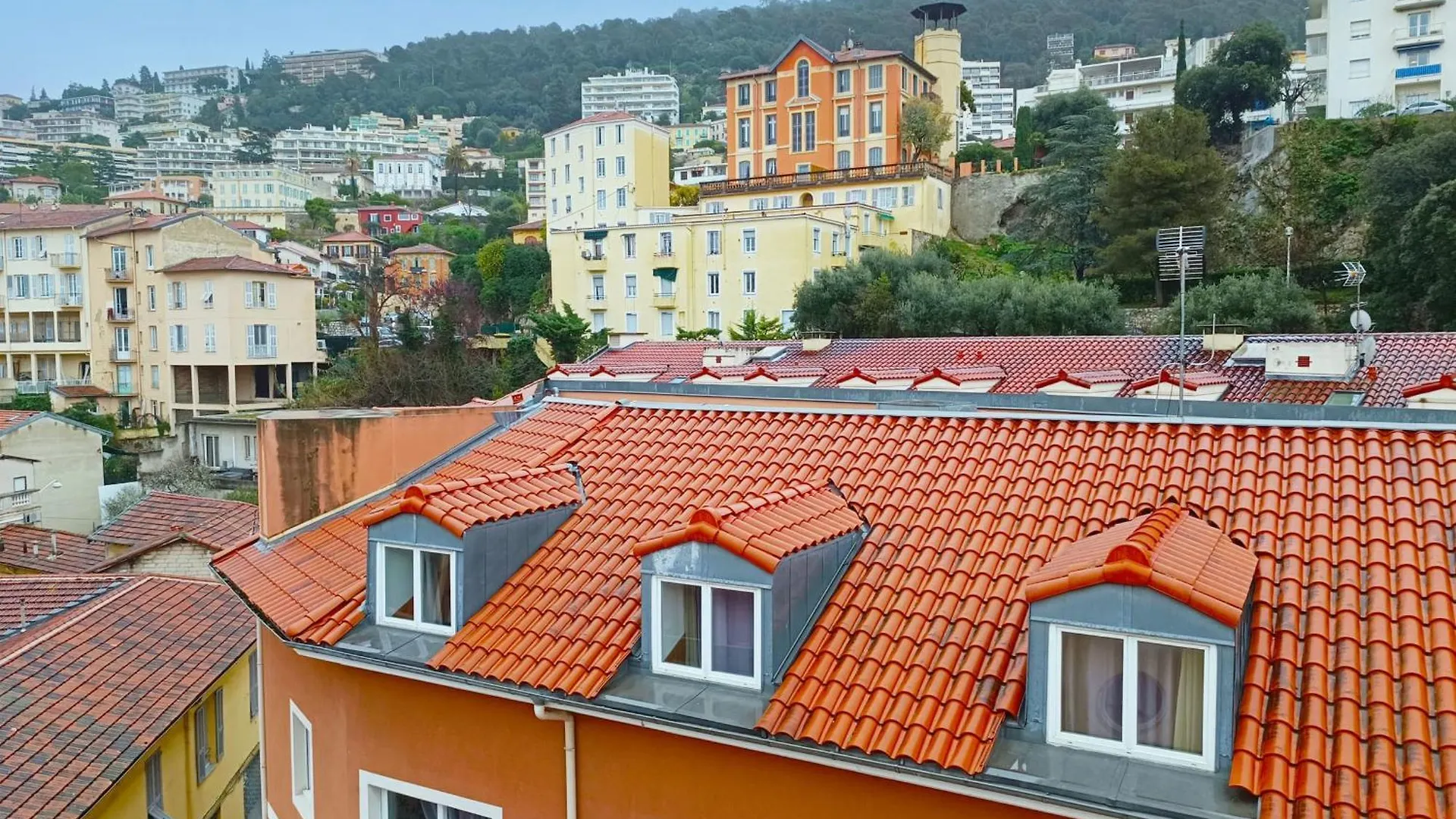 Charming T2 With Wifi Near City Center Nice