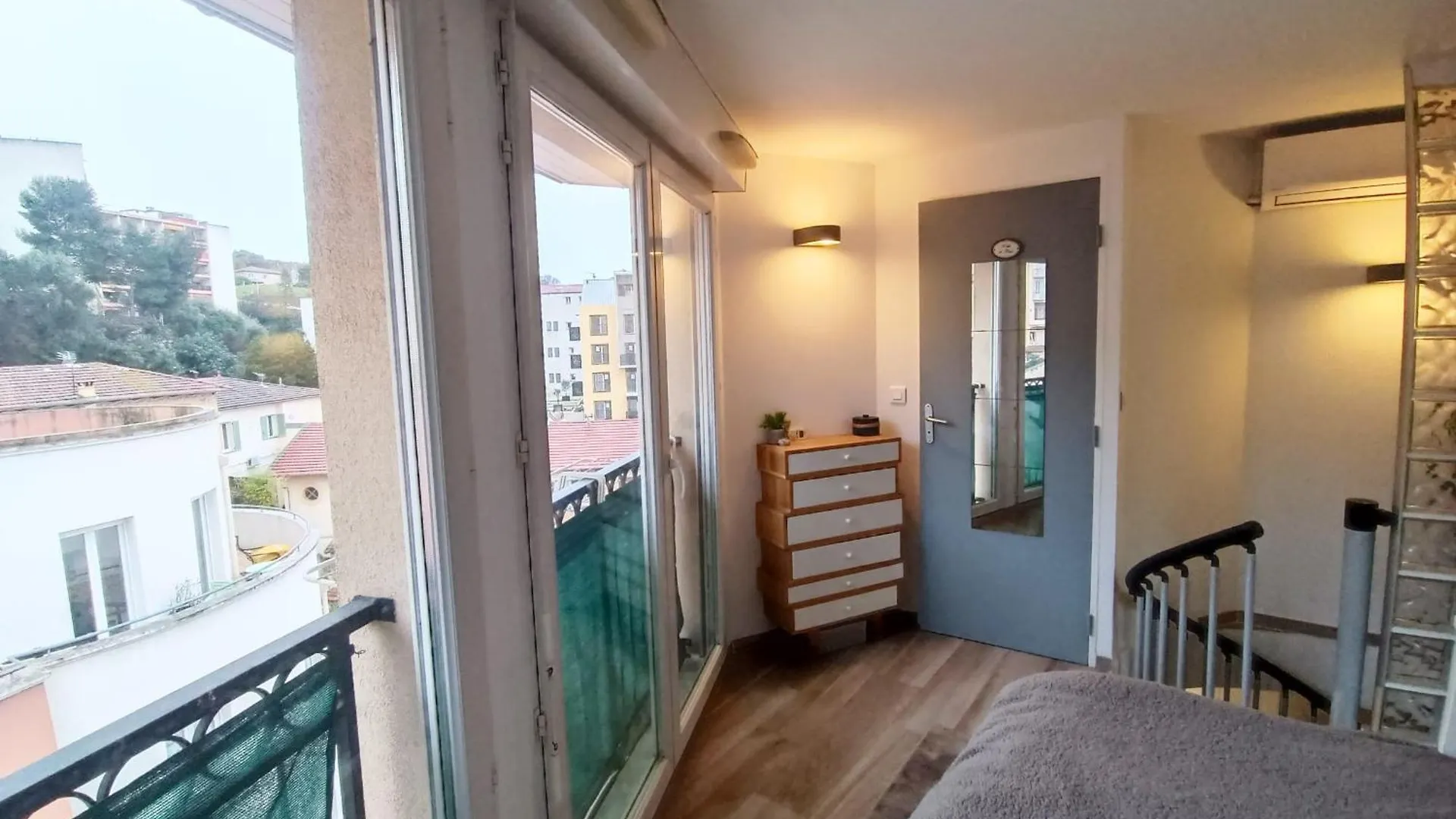 Charming T2 With Wifi Near City Center Nice Apartment